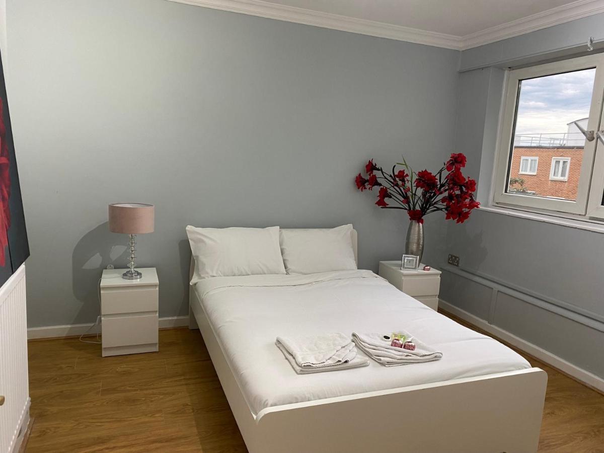Cosy 3 Bed Flat Ideal For Trips To ลอนดอน ภายนอก รูปภาพ