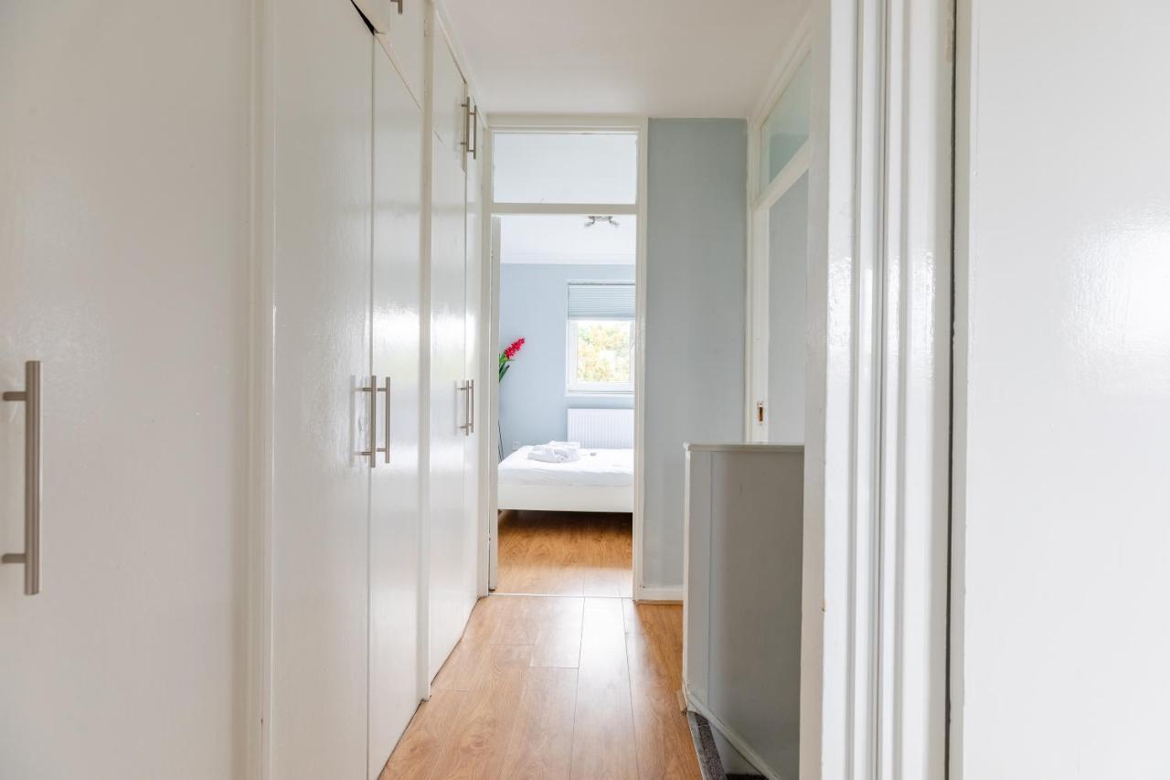 Cosy 3 Bed Flat Ideal For Trips To ลอนดอน ภายนอก รูปภาพ