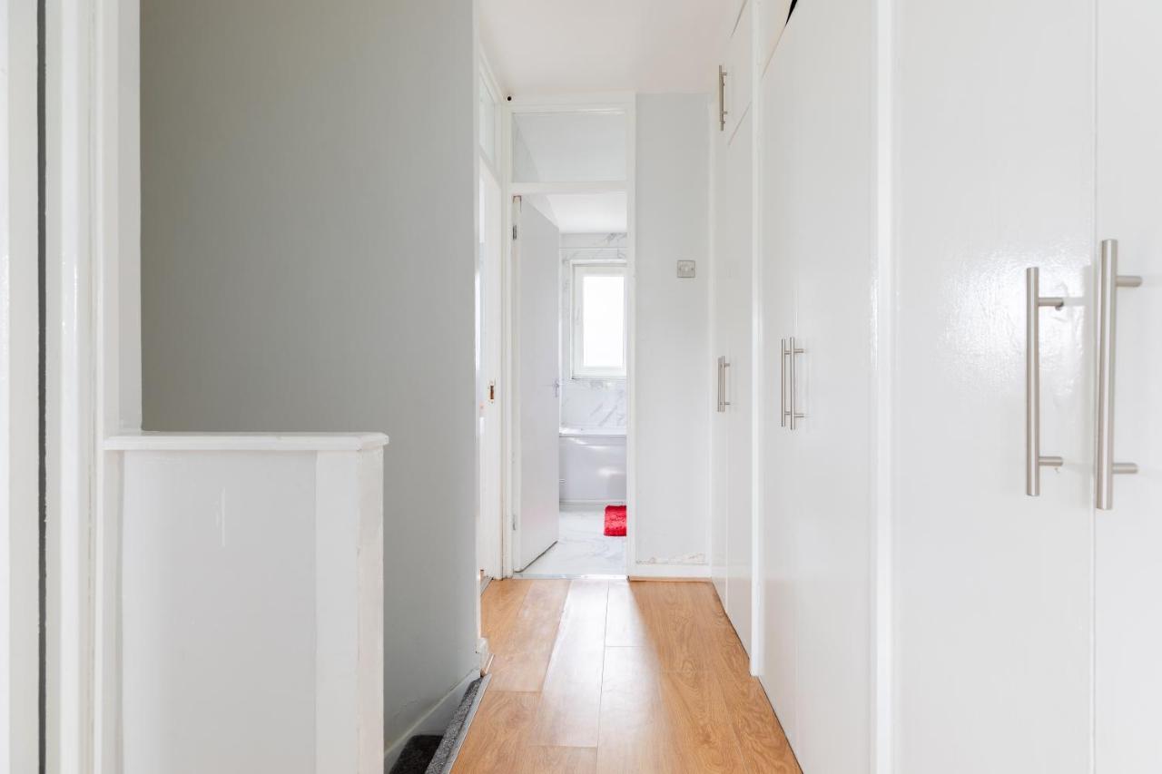Cosy 3 Bed Flat Ideal For Trips To ลอนดอน ภายนอก รูปภาพ