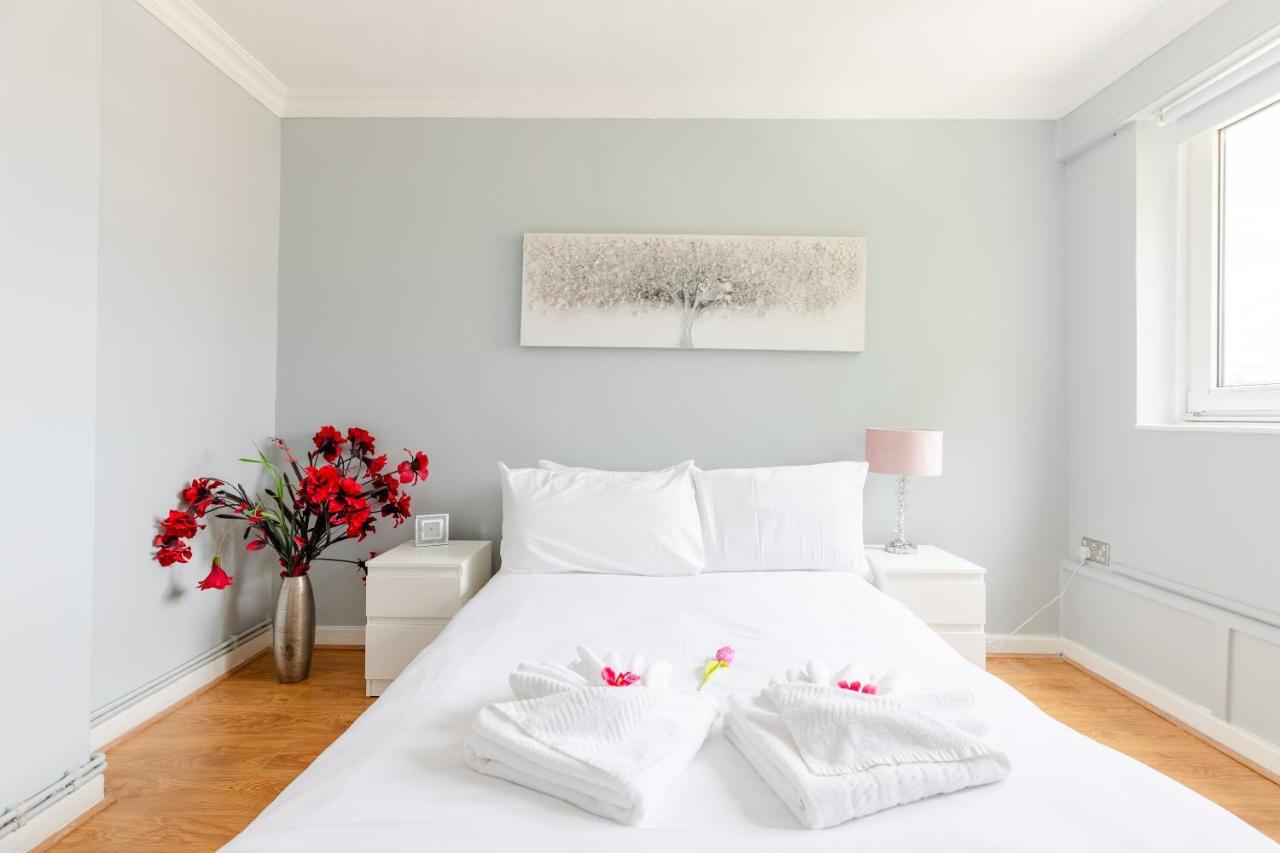 Cosy 3 Bed Flat Ideal For Trips To ลอนดอน ภายนอก รูปภาพ