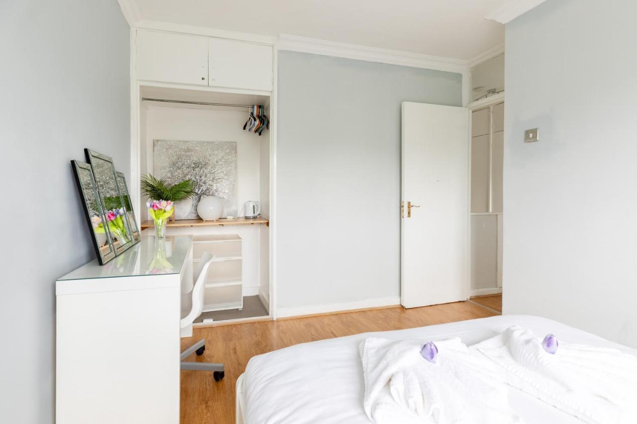 Cosy 3 Bed Flat Ideal For Trips To ลอนดอน ภายนอก รูปภาพ