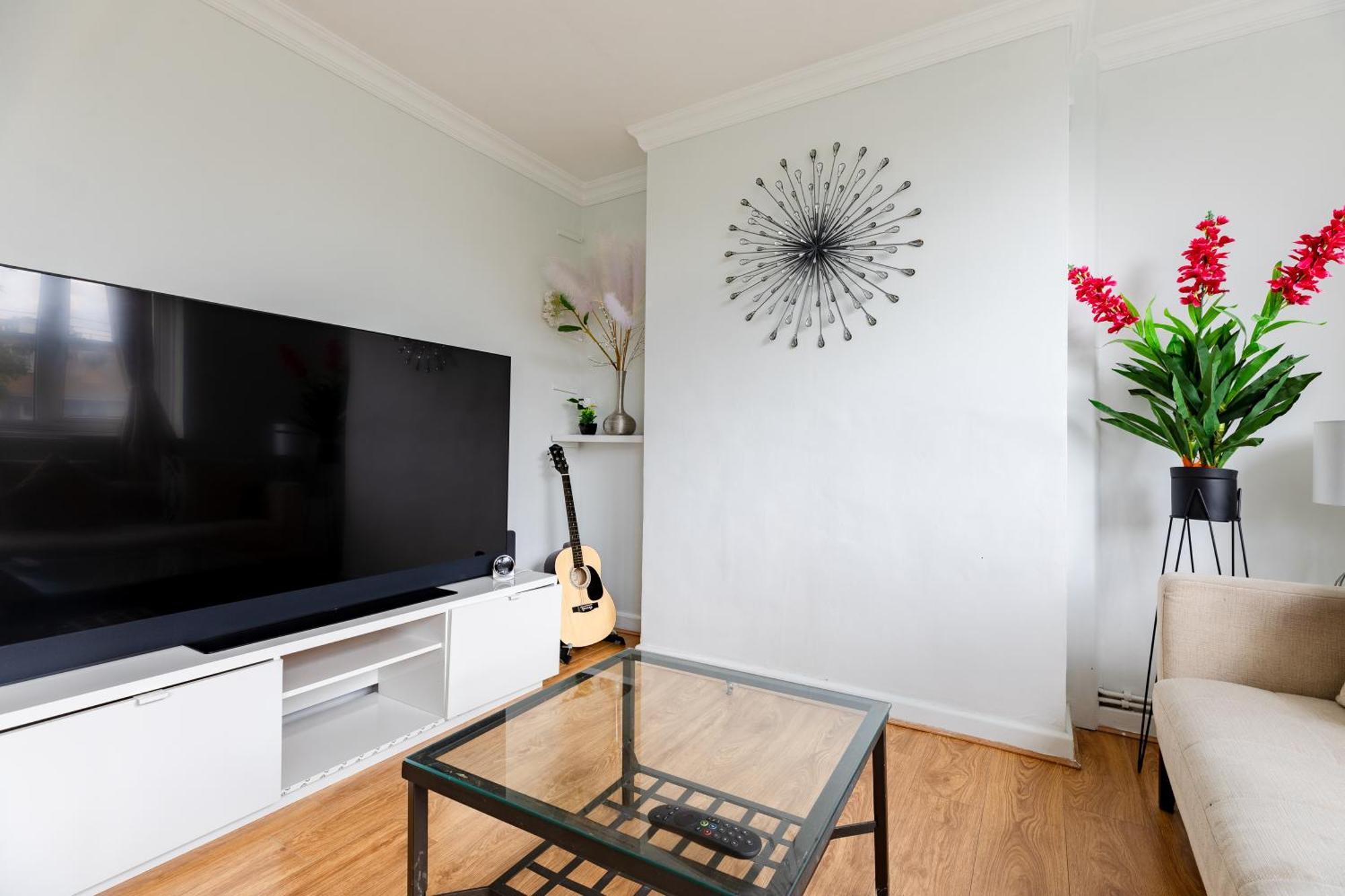 Cosy 3 Bed Flat Ideal For Trips To ลอนดอน ภายนอก รูปภาพ