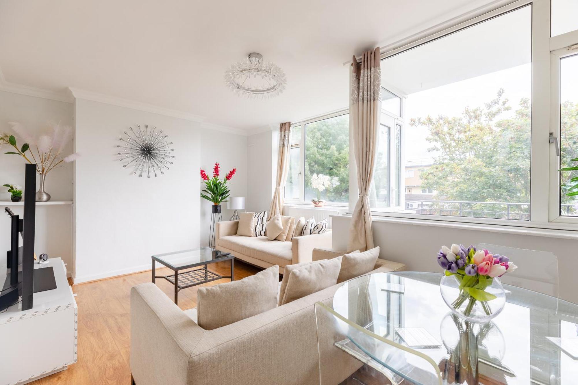 Cosy 3 Bed Flat Ideal For Trips To ลอนดอน ภายนอก รูปภาพ
