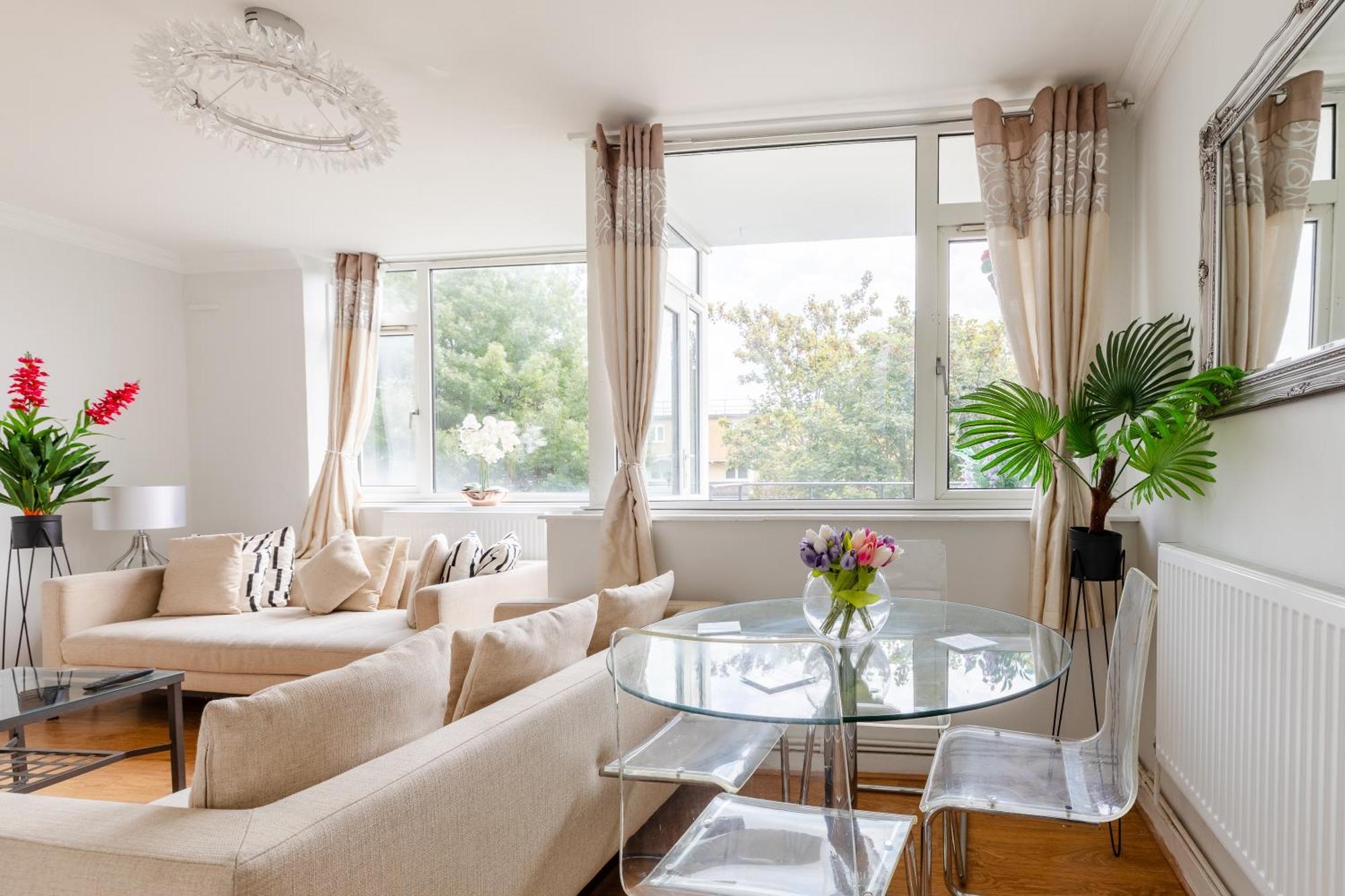 Cosy 3 Bed Flat Ideal For Trips To ลอนดอน ภายนอก รูปภาพ
