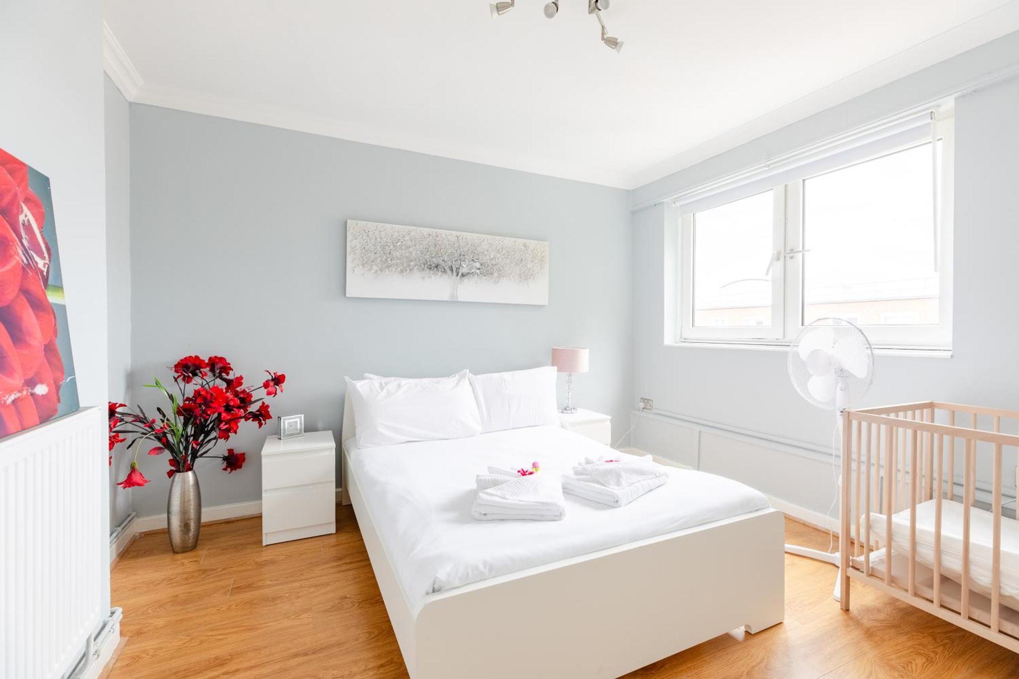 Cosy 3 Bed Flat Ideal For Trips To ลอนดอน ภายนอก รูปภาพ