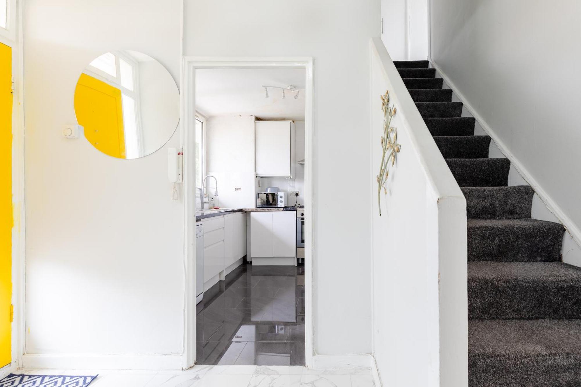 Cosy 3 Bed Flat Ideal For Trips To ลอนดอน ภายนอก รูปภาพ