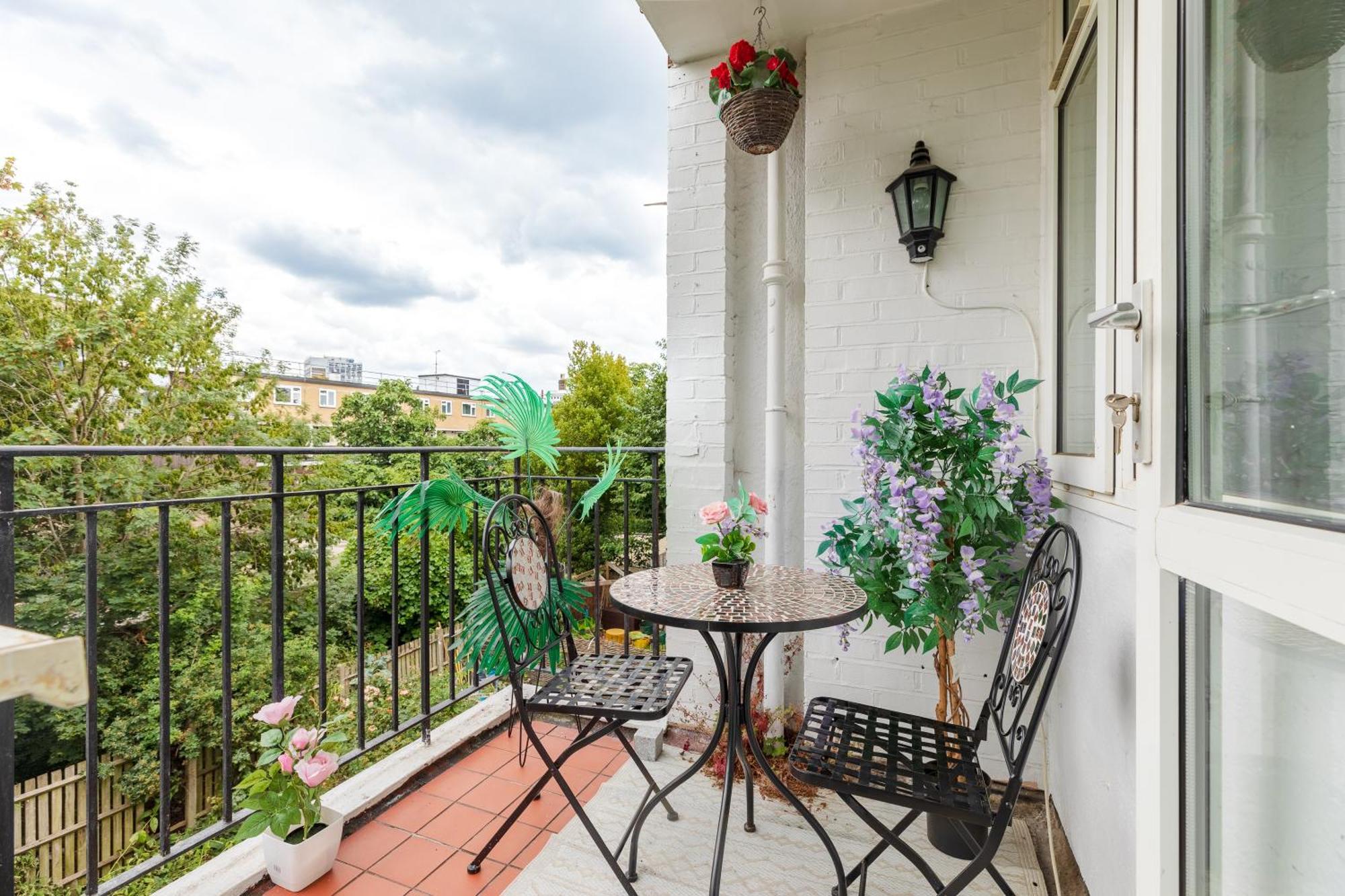 Cosy 3 Bed Flat Ideal For Trips To ลอนดอน ภายนอก รูปภาพ
