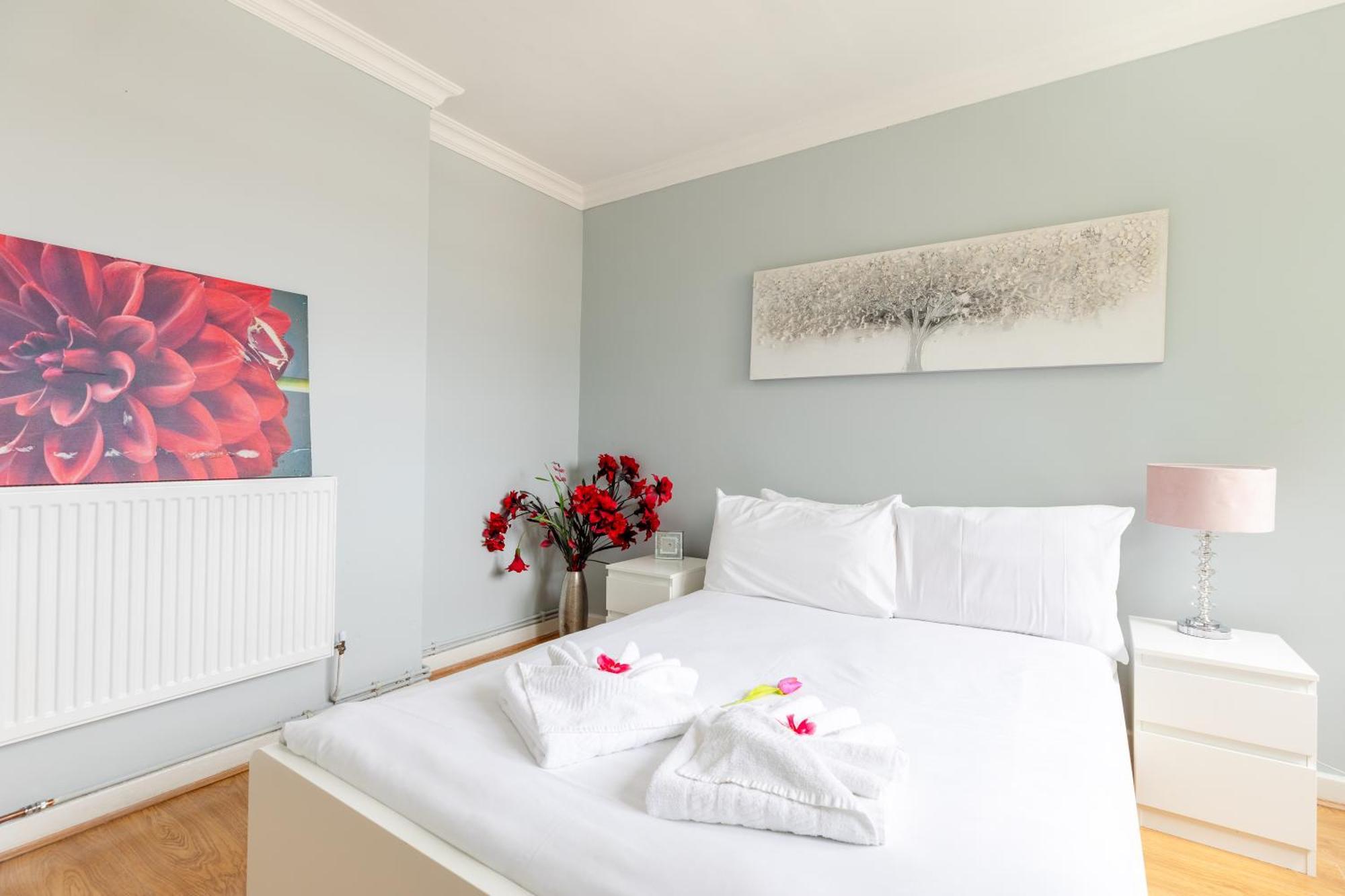 Cosy 3 Bed Flat Ideal For Trips To ลอนดอน ภายนอก รูปภาพ