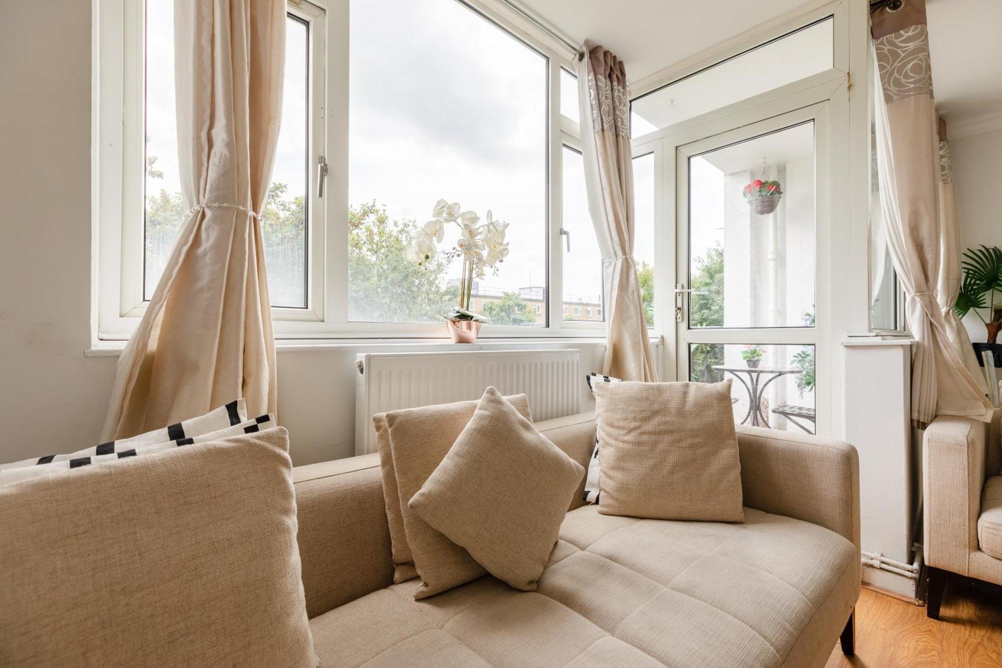 Cosy 3 Bed Flat Ideal For Trips To ลอนดอน ภายนอก รูปภาพ