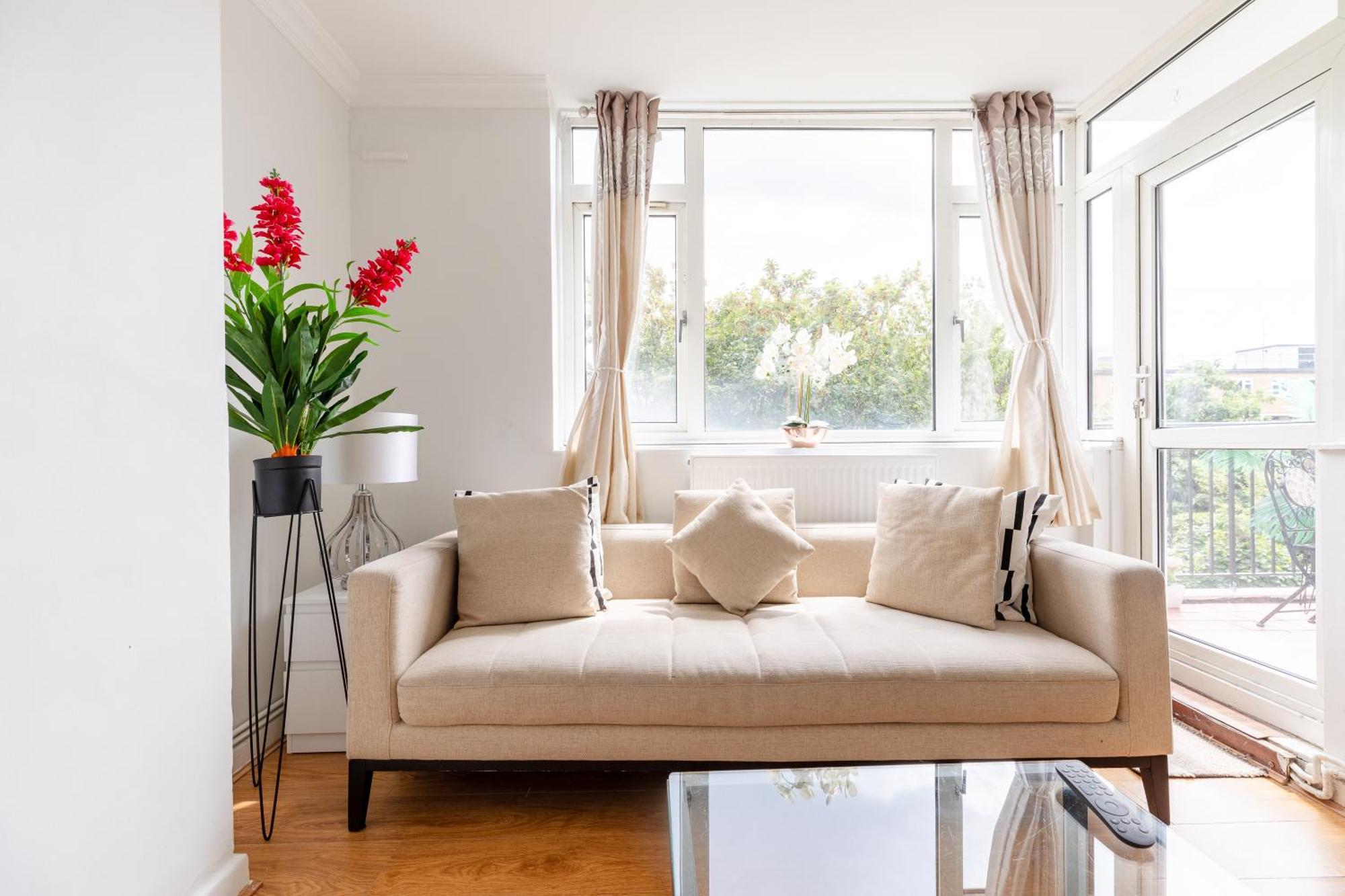 Cosy 3 Bed Flat Ideal For Trips To ลอนดอน ภายนอก รูปภาพ