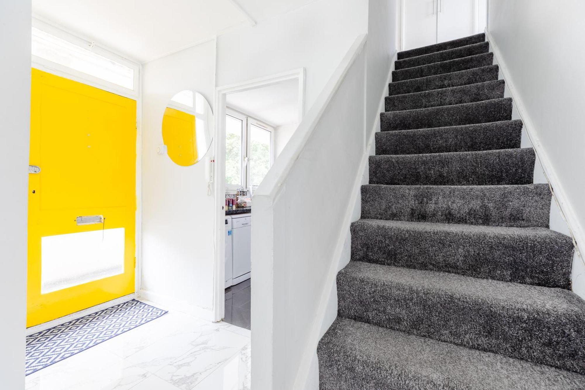 Cosy 3 Bed Flat Ideal For Trips To ลอนดอน ภายนอก รูปภาพ