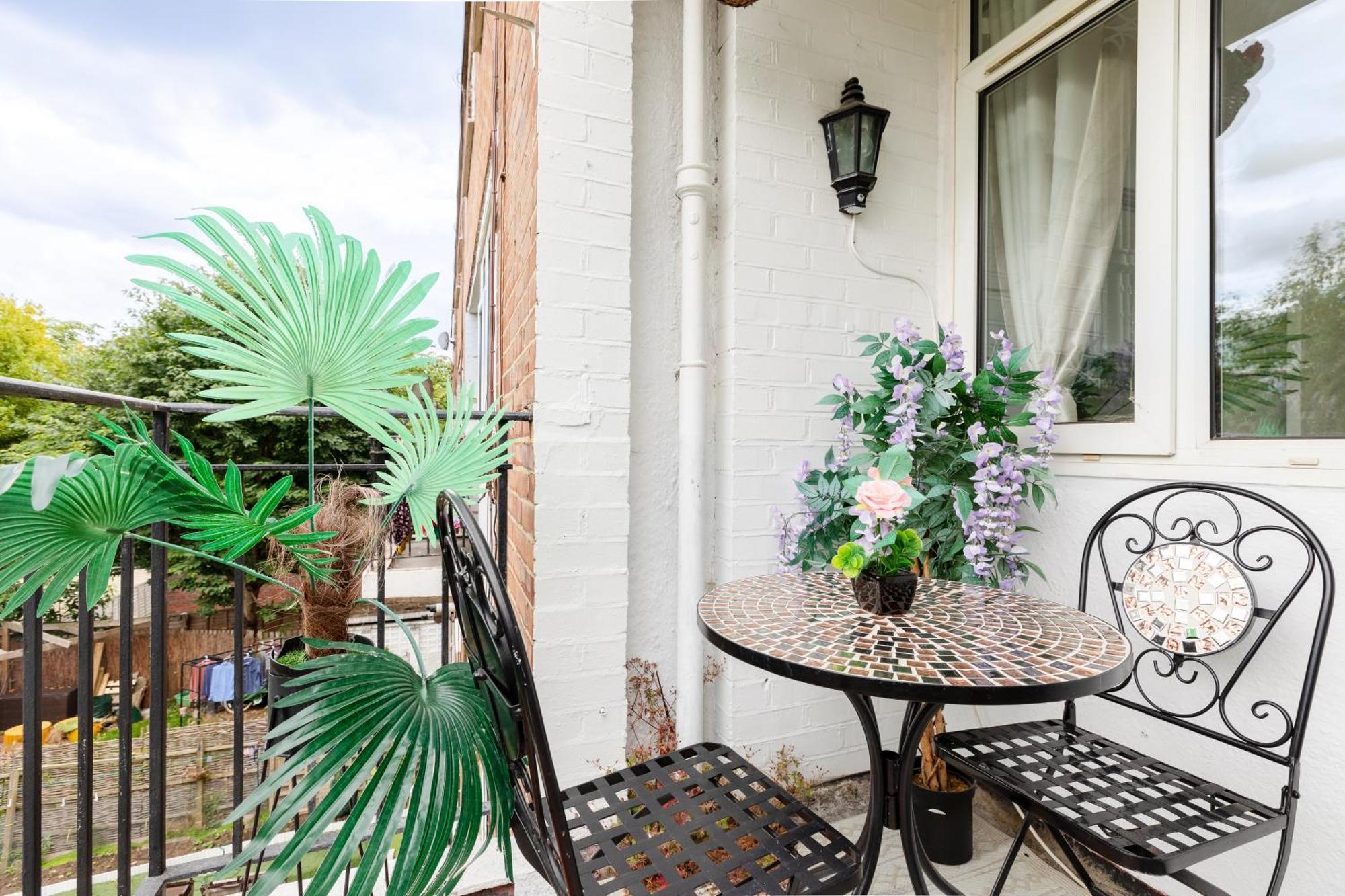 Cosy 3 Bed Flat Ideal For Trips To ลอนดอน ภายนอก รูปภาพ