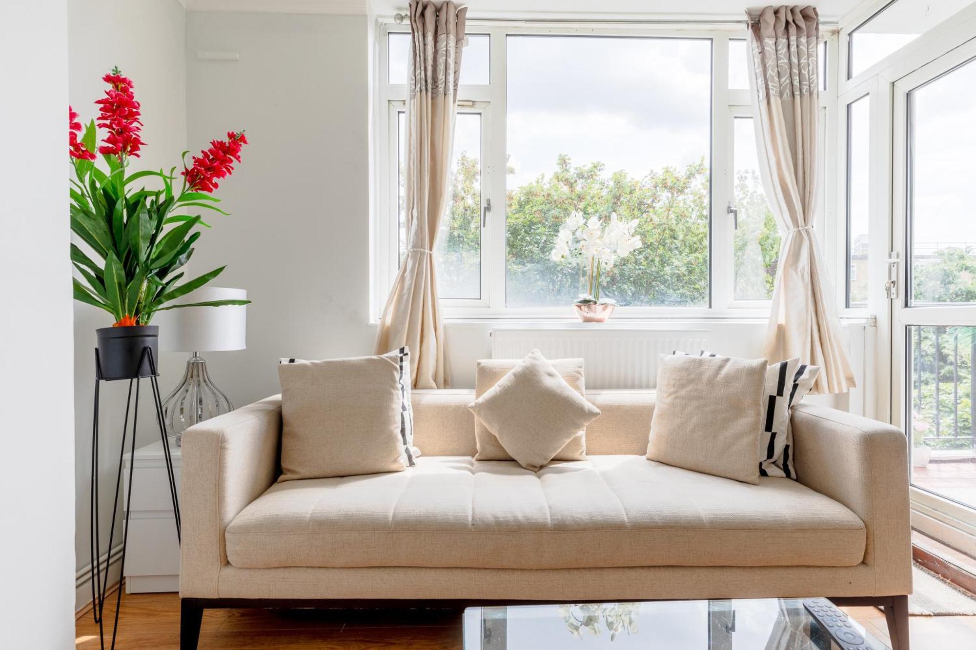 Cosy 3 Bed Flat Ideal For Trips To ลอนดอน ภายนอก รูปภาพ